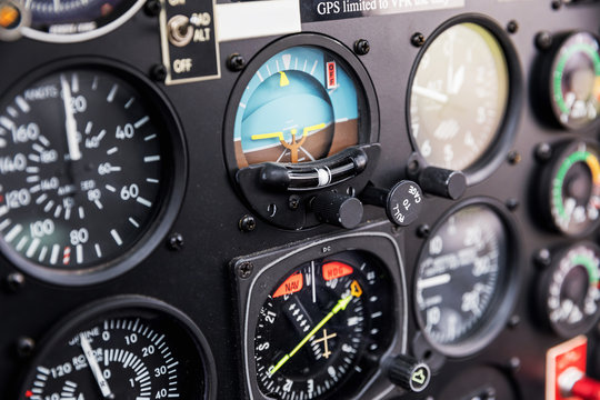 Private Pilot飞行科普：什么是所谓的Six Pack flightwaypoint.com