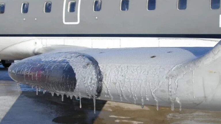 airplane icing deicing anti-icing flightwaypoint.com